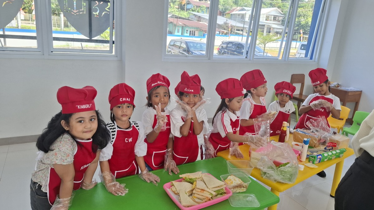 Students in cooking class